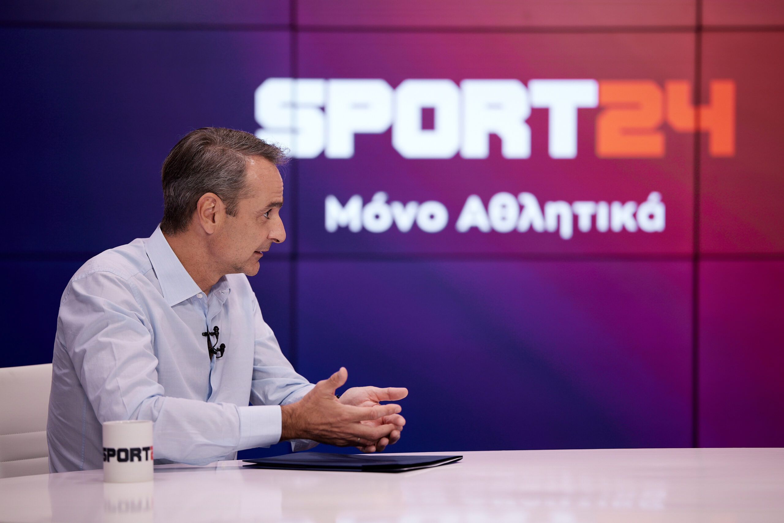 ΣΥΝΕΝΤΕΥΞΗ ΤΟΥ ΠΡΩΘΥΠΟΥΡΓΟΥ ΚΥΡΙΑΚΟΥ ΜΗΤΣΟΤΑΚΗ ΣΤΟ SPORT24.GR ΚΑΙ ΣΤΟΝ ΔΗΜΟΣΙΟΓΡΑΦΟ ΠΑΝΤΕΛΗ ΒΛΑΧΟΠΟΥΛΟ (ΔΗΜΗΤΡΗΣ ΠΑΠΑΜΗΤΣΟΣ/ΓΡΑΦΕΙΟ ΤΥΠΟΥ ΠΡΩΘΥΠΟΥΡΓΟΥ/EUROKINISSI)