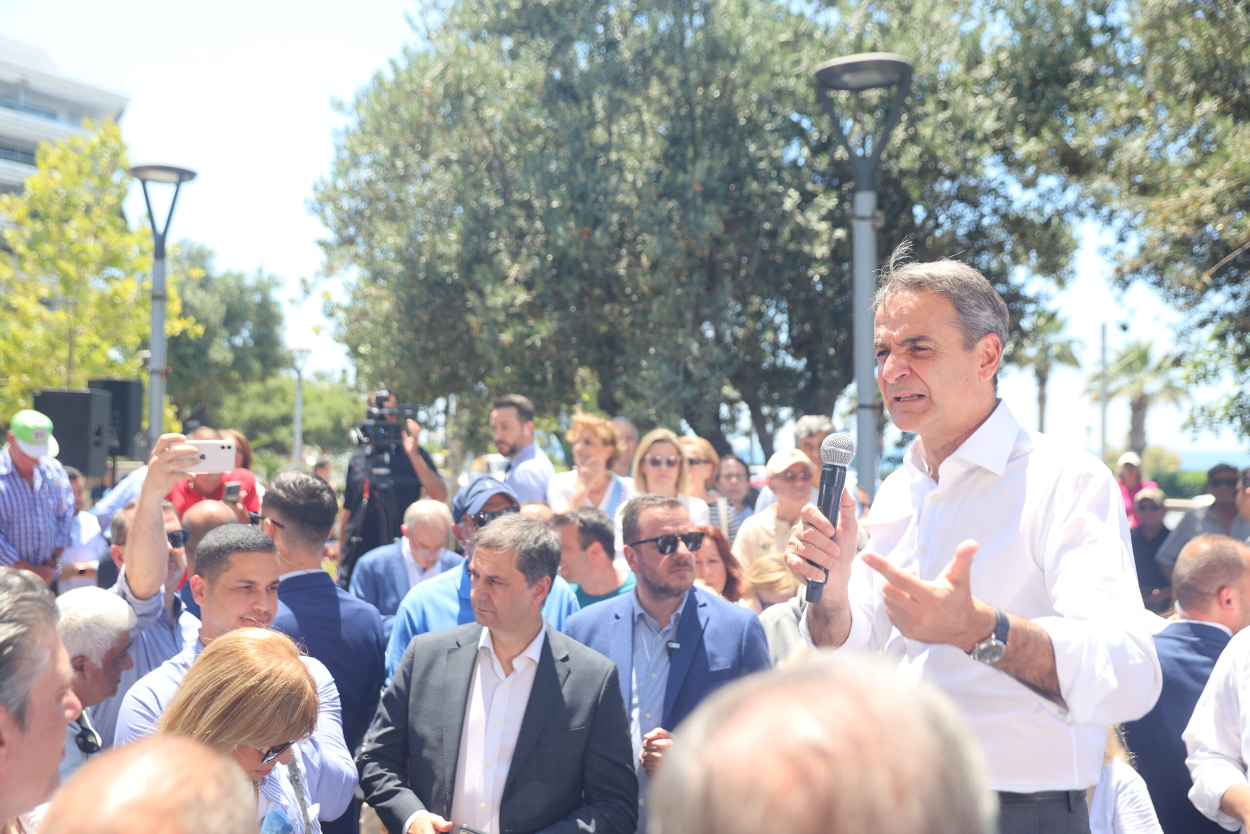 [369865] ΕΠΙΣΚΕΨΗ ΤΟΥ ΠΡΩΘΥΠΟΥΡΓΟΥ ΚΥΡΙΑΚΟΥ ΜΗΤΣΟΤΑΚΗ ΣΤΟ ΠΑΛΑΙΟ ΦΑΛΗΡΟ (ΓΙΑΝΝΗΣ ΠΑΝΑΓΟΠΟΥΛΟΣ/EUROKINISSI)