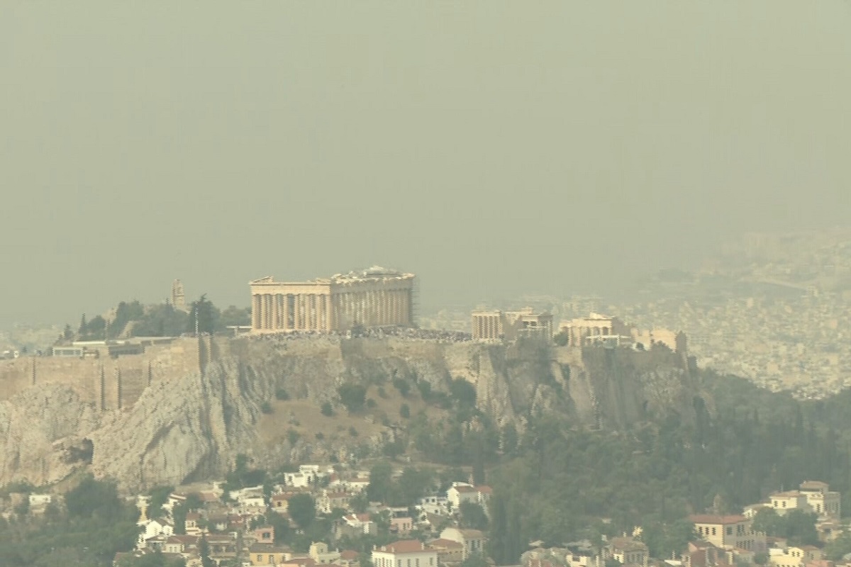 Εκρηκτικό κοκτέιλ αφρικανικής σκόνης και υψηλών θερμοκρασιών – Οι κίνδυνοι και πώς μπορούμε να προφυλαχθούμε