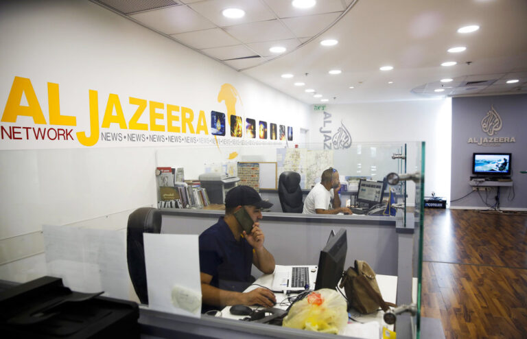 Ισραήλ: Αστυνομική έφοδος σε γραφεία του Al Jazeera μετά το «μαύρο» από τον Νετανιάχου