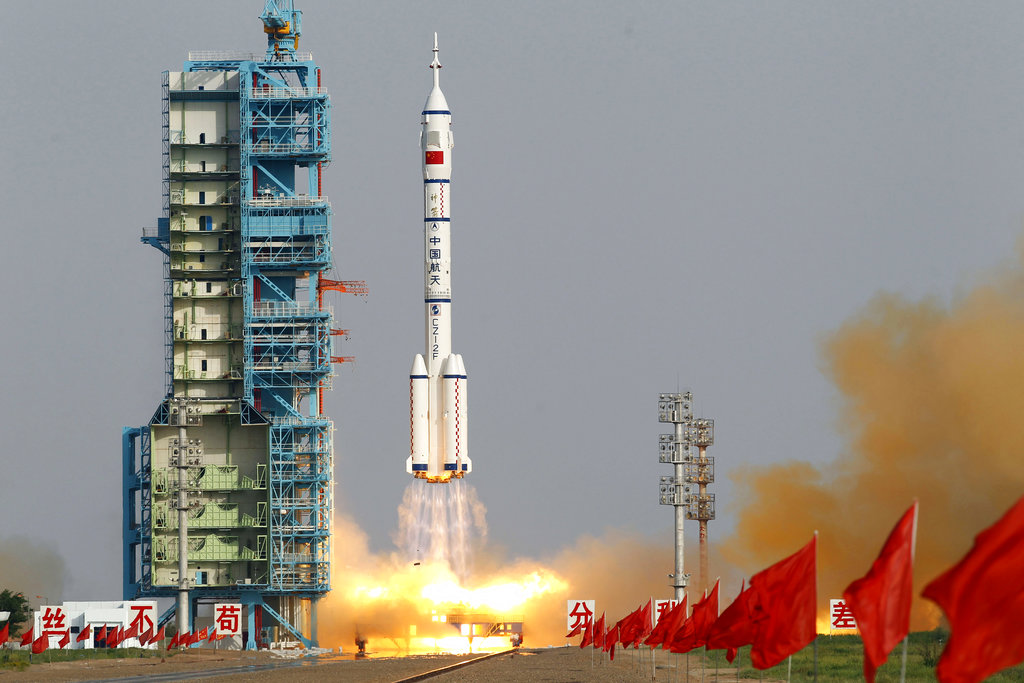 Κίνα: Εκτοξεύτηκε η φιλόδοξη διαστημική αποστολή στην αθέατη πλευρά της Σελήνης