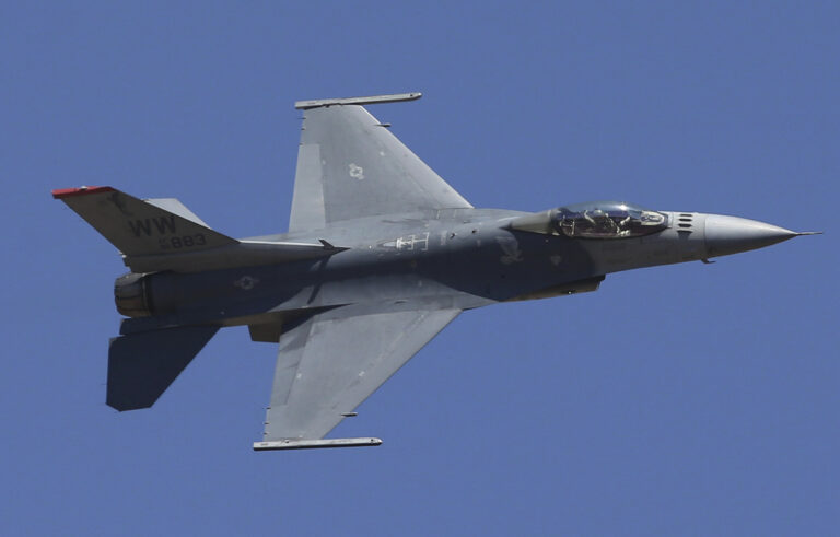 Ουκρανία: Επιβεβαίωσε τη συντριβή ενός F-16 και τον θάνατο του πιλότου