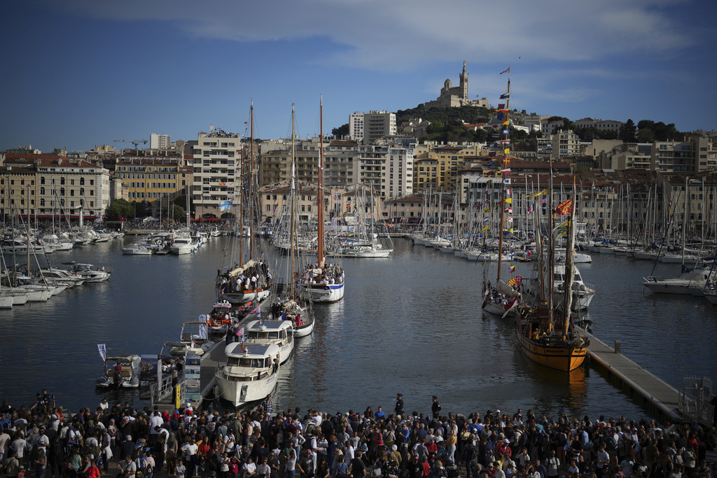 OLY Paris Torch Arrival