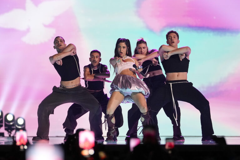 Eurovision 2024 – Βίντεο: «Έριξε το ζάρι» η Μαρίνα Σάττι και μάγεψε το κοινό με την εμφάνισή της