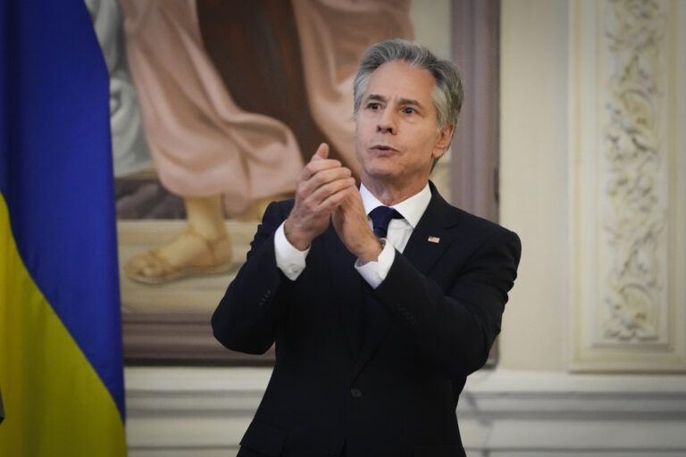 Μπλίνκεν από Κίεβο: Η Ουάσινγκτον θα στηρίξει την Ουκρανία έως ότου η ασφάλειά της «είναι εγγυημένη»