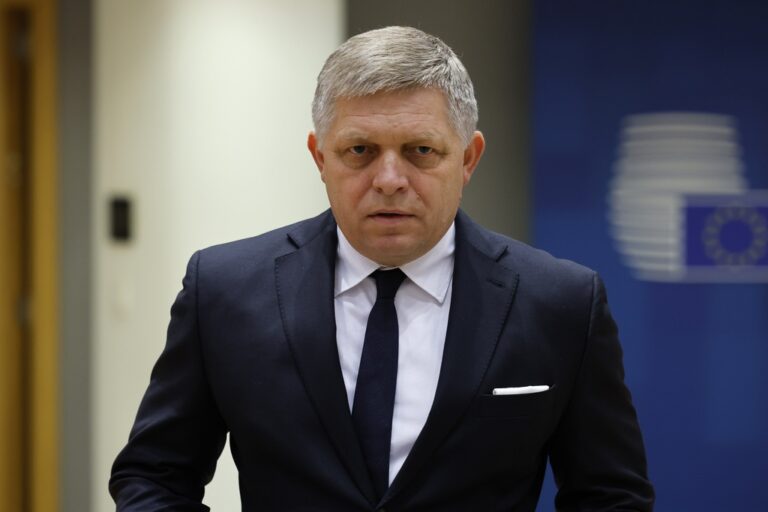 Ο Ρόμπερτ Φίτσο απαντά στην Κάγια Κάλλας για την επίσκεψή του στη Μόσχα