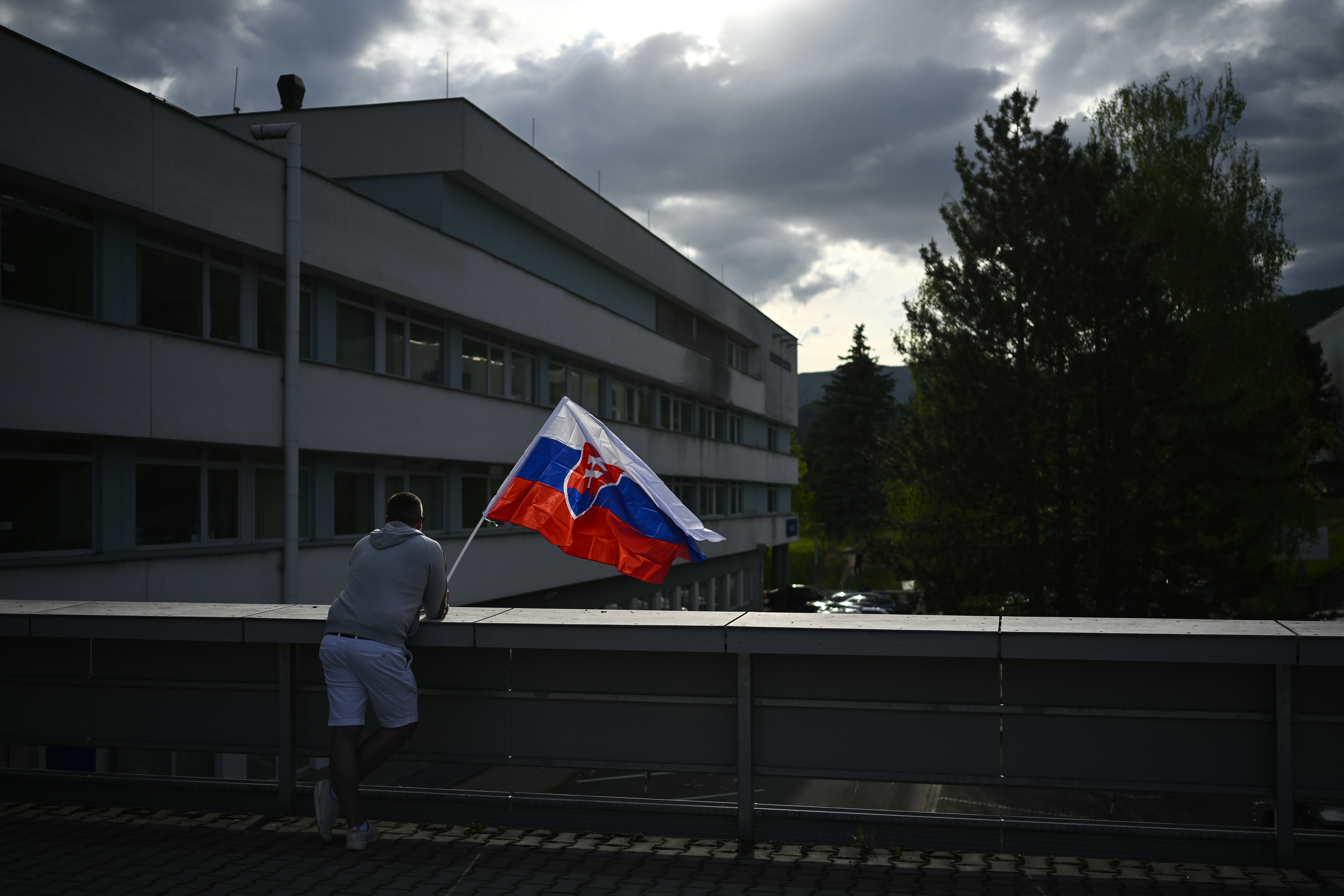 Πώς το πολιτικό κλίμα στη Σλοβακία οδήγησε στην απόπειρα δολοφονίας του Πρωθυπουργού Φίτσο – Ο Γ. Πρεβελάκης εξηγεί στο ΕΡΤNews
