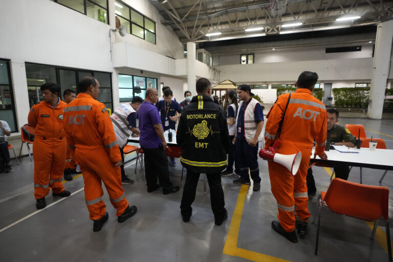«Δεν ξέρω καν πόσο κράτησαν οι αναταράξεις» – Φονική πτήση από Λονδίνο προς Σιγκαπούρη: Νεκρός 73χρονος από καρδιακή ανακοπή