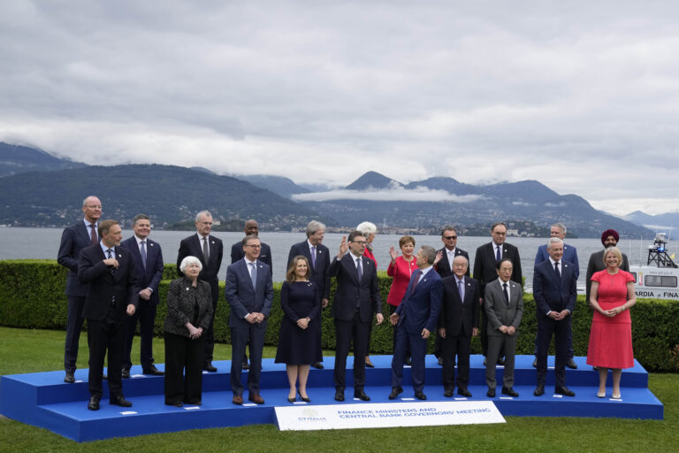 Οι υπουργοί Οικονομικών της G7 δηλώνουν «αποφασισμένοι να αυξήσουν» τις κυρώσεις κατά της Ρωσίας
