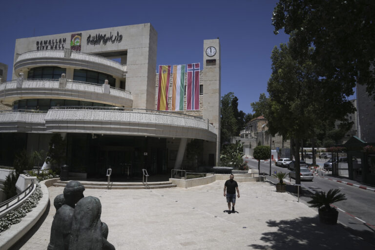 Το Ισραήλ απαγορεύει στις ισπανικές διπλωματικές αρχές να εξυπηρετούν Παλαιστινίους