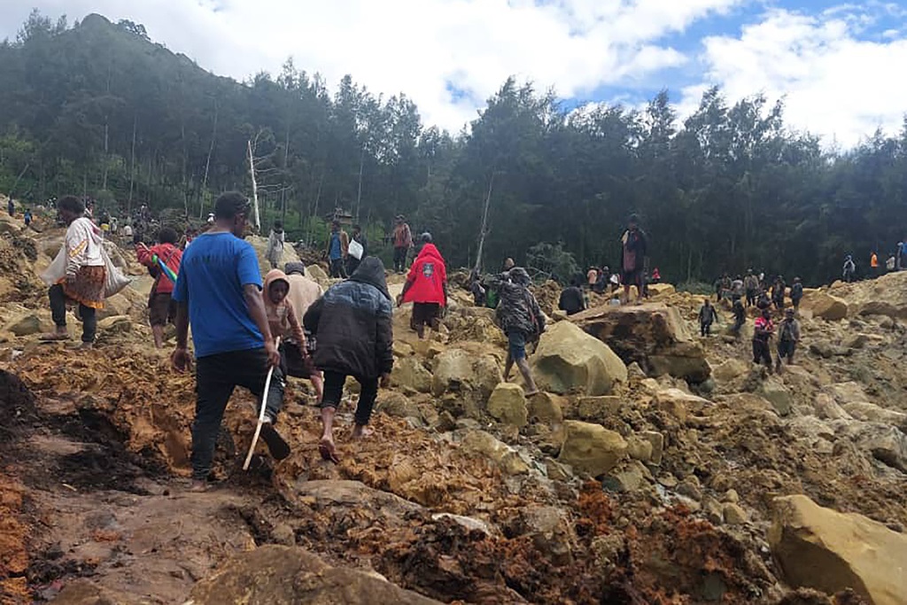 Κατολίσθηση στην Παπούα Νέα Γουινέα: Θάφτηκαν ζωντανοί «πάνω από 2.000 άνθρωποι», κούρσα με τον χρόνο για να βρεθούν επιζώντες