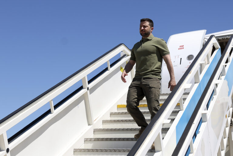 Πρωτοφανείς αιχμές Ζελένσκι κατά Μπάιντεν – Οι ΗΠΑ επαναλαμβάνουν την ακλόνητη στήριξή τους στην Ουκρανία
