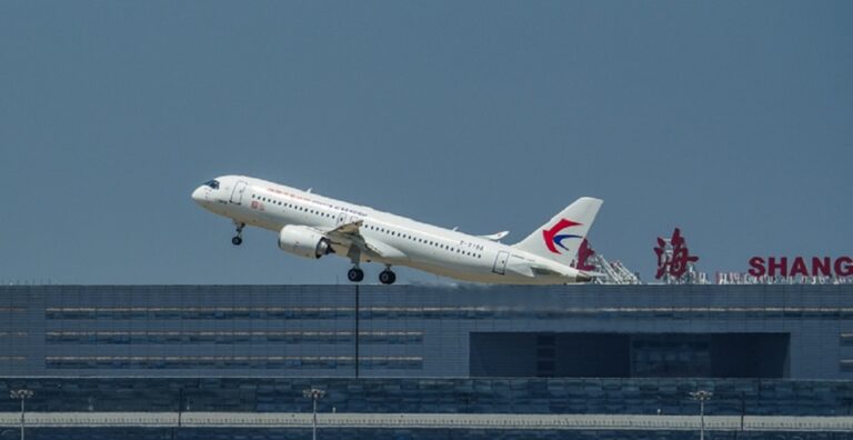 Κίνα: Παράδοση στην China Eastern Airlines του έκτου μεγάλου επιβατικού αεροσκάφους C919
