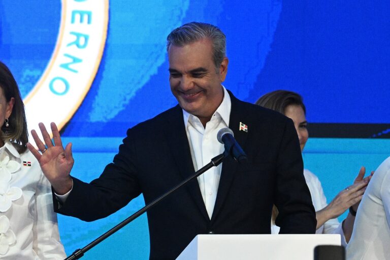 Αγ. Δομίνικος: Επανεκλογή του  προέδρου Λ. Αμπιντέρ στον πρώτο γύρο με το 58,87% των ψήφων
