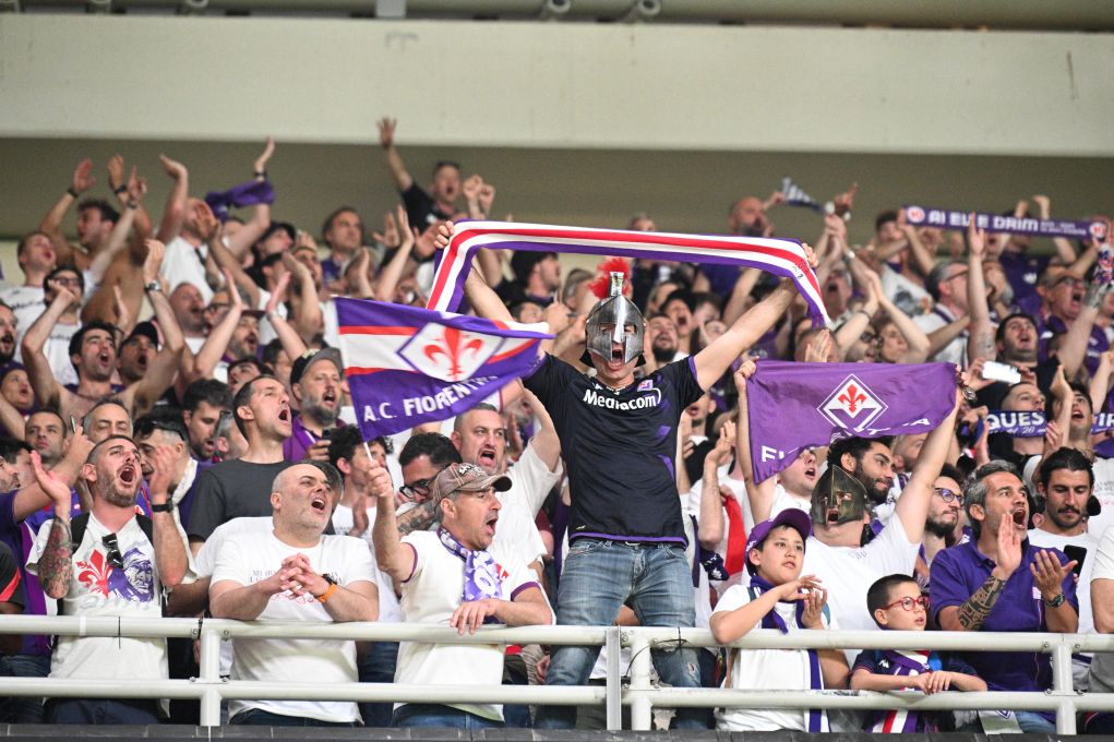 Οπαδοί της Φιορεντίνα έσπασαν καθίσματα στην ΑΕΚ Arena μετά τον τελικό