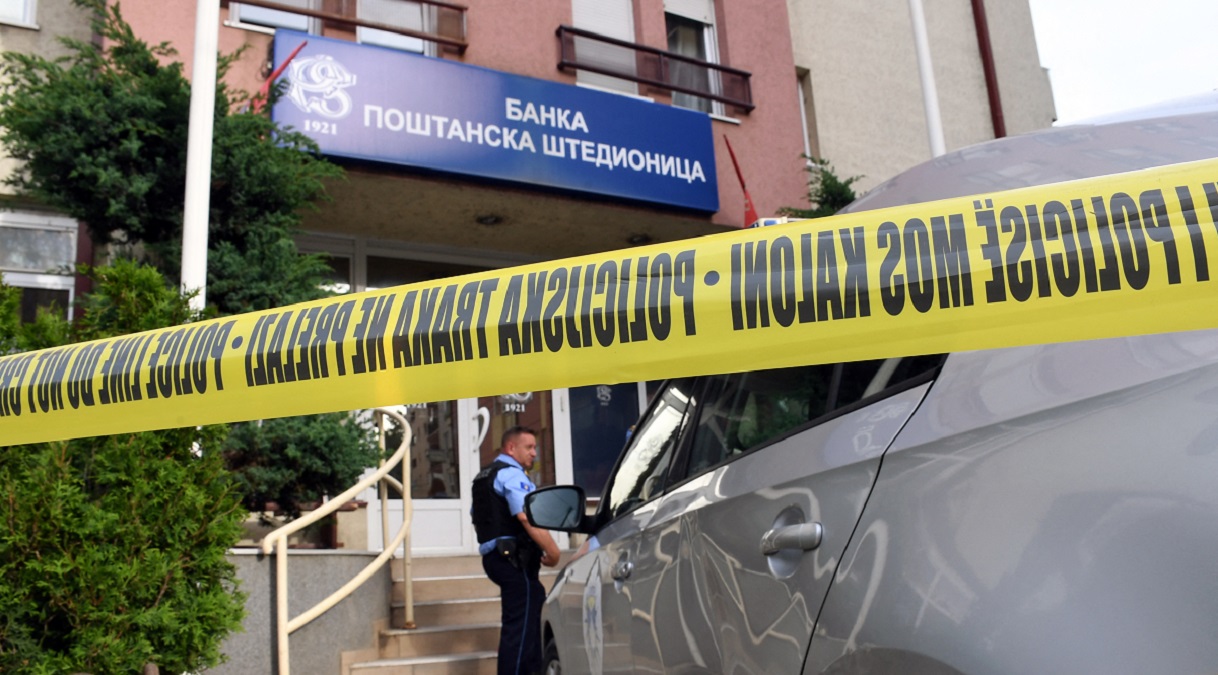 Κόσοβο: Η αστυνομία έκλεισε ως “παράνομα” εξι υποκαταστήματα σερβικής τράπεζας