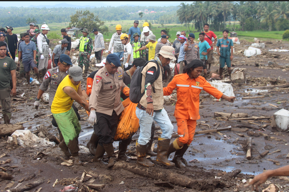 Ινδονησία: Στους 67 ο απολογισμός θυμάτων από τις πλημμύρες και κατολισθήσεις κρύας λάβας