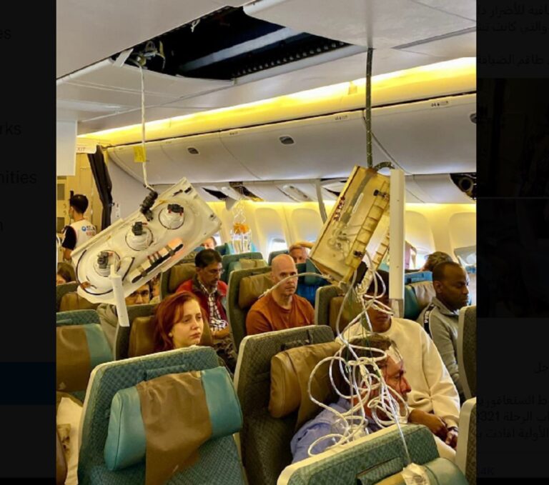 Μαρτυρία από την πτήση της Singapore Airlines: «Χάθηκε ύψος 6.000 ποδών και οι αναταράξεις  εκτόξευαν επιβάτες» – Nεκρός και τραυματίες