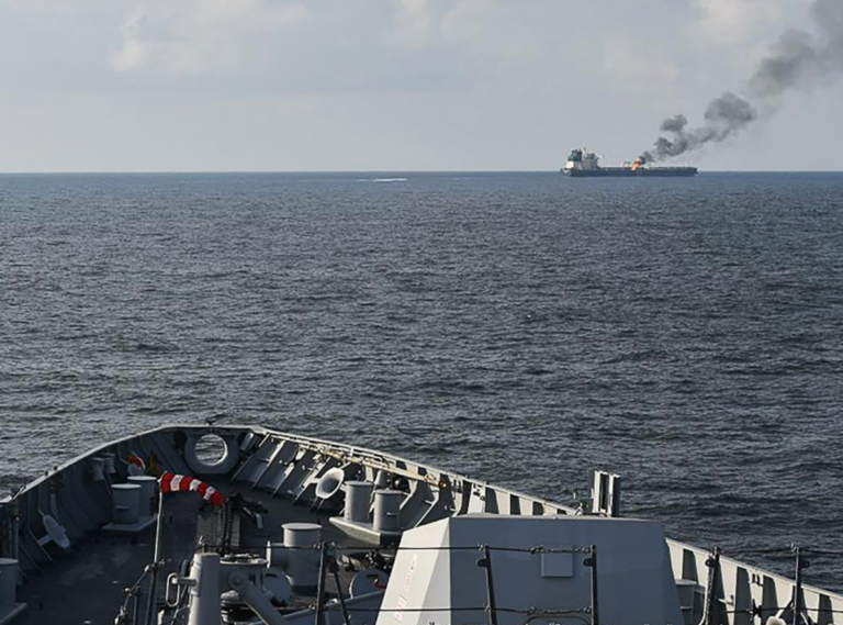 Υεμένη: Aναφορά κινδύνου για εμπορικό πλοίο που δέχτηκε πυραυλικά πλήγματα