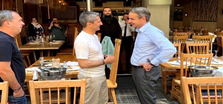 Θεσσαλονίκη: Η τυχαία συνάντηση του Κυριάκου Μητσοτάκη με τον Ραζβάν Λουτσέσκου