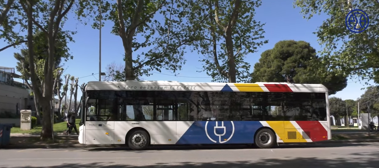 Στους δρόμους της Θεσσαλονίκης τα πρώτα ηλεκτρικά λεωφορεία (video)