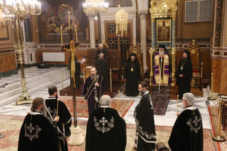 Η Aκολουθία των Αγίων Παθών παρουσία του Πρωθυπουργού από τη Μητρόπολη Αθηνών