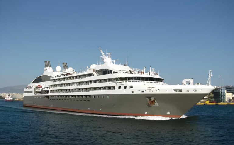 Στο λιμάνι του Βόλου το κρουαζιερόπλοιο L’ Austral