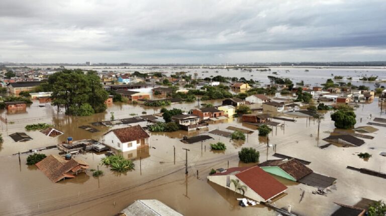 Βραζιλία: Ξεπέρασαν τους 100 οι νεκροί από τις πλημμύρες – 128 άνθρωποι συνεχίζουν να αγνοούνται