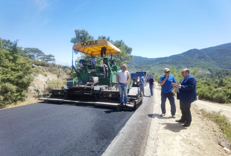 Λέσβος: Εργασίες ασφαλτόστρωσης στον δρόμο Ποταμιάς – Δημοπρατείται ο δρόμος Καλό Λιμάνι-Αρχαία Άντισσα