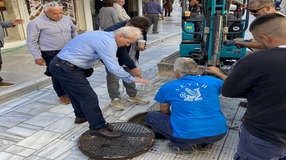 Ηράκλειο: Άγνωστοι έφραξαν αγωγό με τσιμέντο στο κέντρο της πόλης