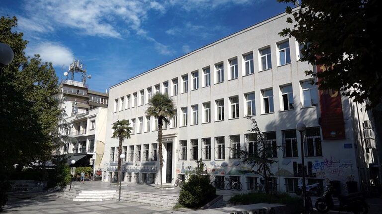 Αναμετάδοση της συναυλίας για την τραγωδία των Τεμπών στο αμφιθέατρο της Ιατρικής Σχολής Λάρισας