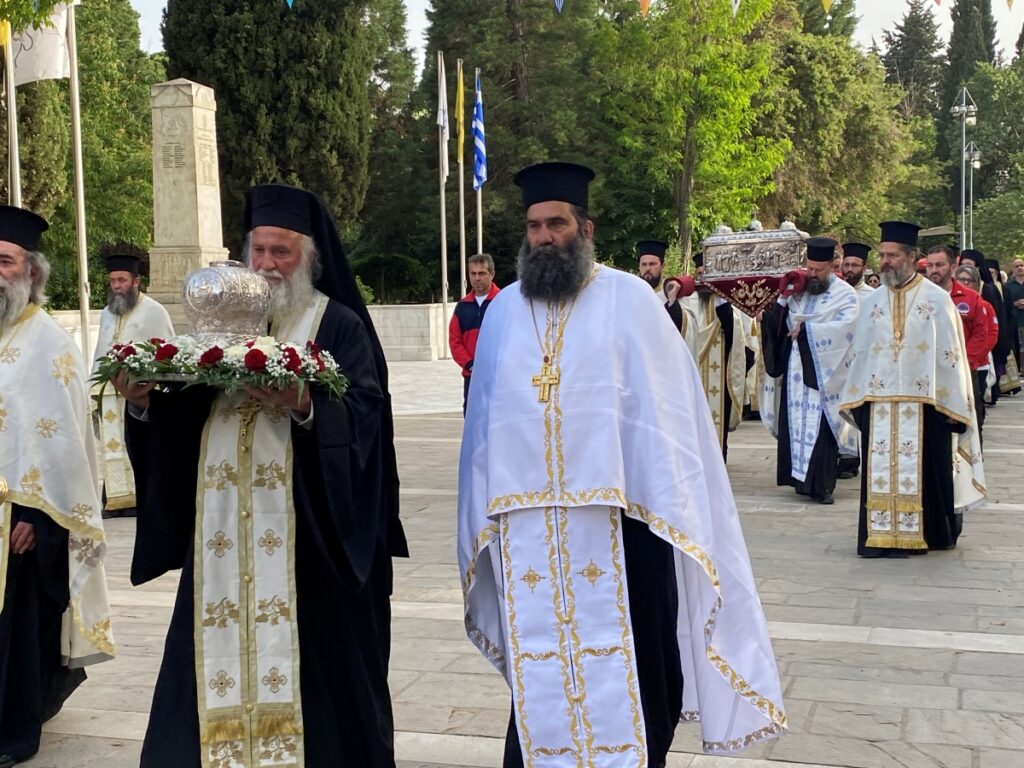Τρίπολη: Κλήρος και πιστοί υποδέχθηκαν τα λείψανα των πολιούχων Αγίων Νεομαρτύρων Παύλου και Δημητρίου