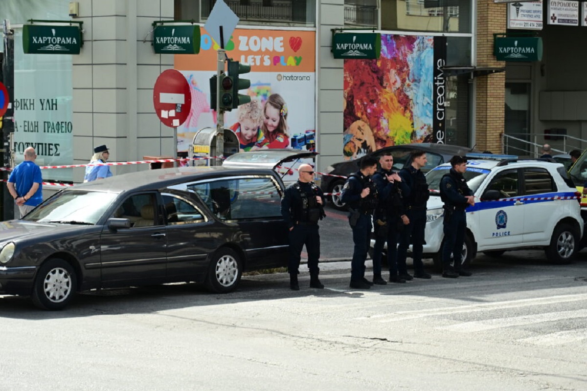 Γυναικοκτονία στο Μενίδι: Βίντεο ντοκουμέντο με το δράστη λίγα λεπτά πριν τη δολοφονική επίθεση