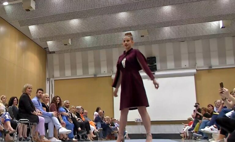 Επίδειξη μόδας από τους μαθητευόμενους της 2ης Επαγγελματικής Σχολής Μαθητείας Θεσσαλονίκης της ΔΥΠΑ