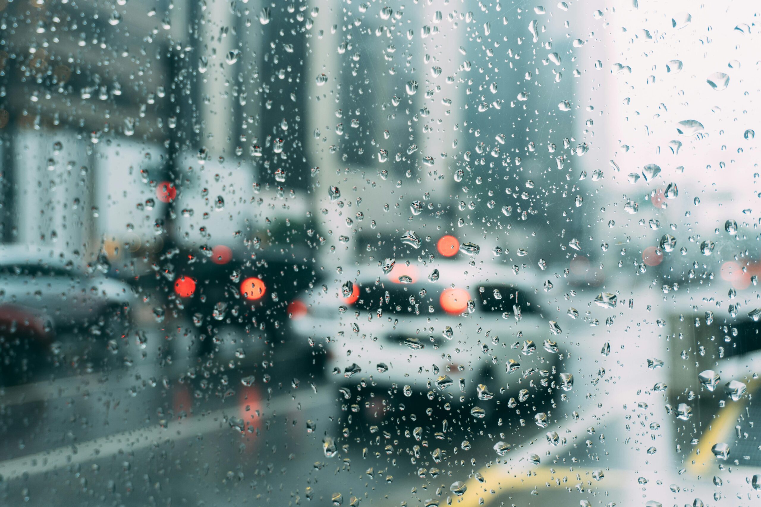 Ο καιρός με την Ν. Ζιακοπούλου: Ισχυρές βροχές και καταιγίδες – Βελτίωση το Σαββατοκύριακο