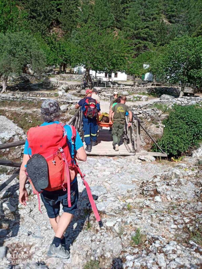 Χανιά: Τραυματισμός τουρίστριας στο Φαράγγι της Σαμαριάς – Μεταφέρθηκε στο Νοσοκομείο με ελικόπτερο (βίντεο)