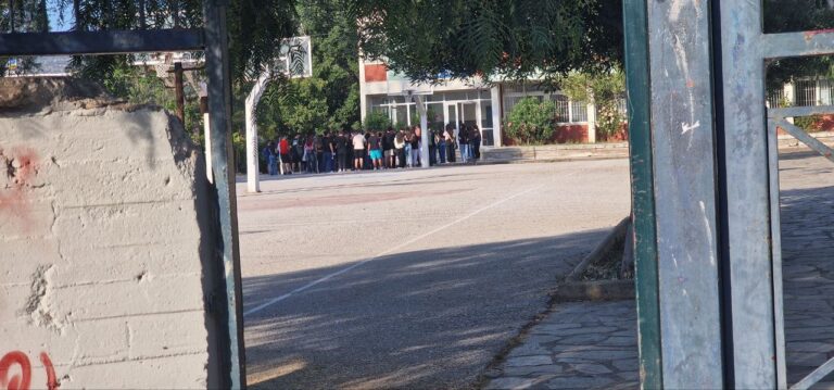 Παρέμβαση αστυνομίας για διακοπή εργασιών έξω από Εξεταστικό Κέντρο του Βόλου