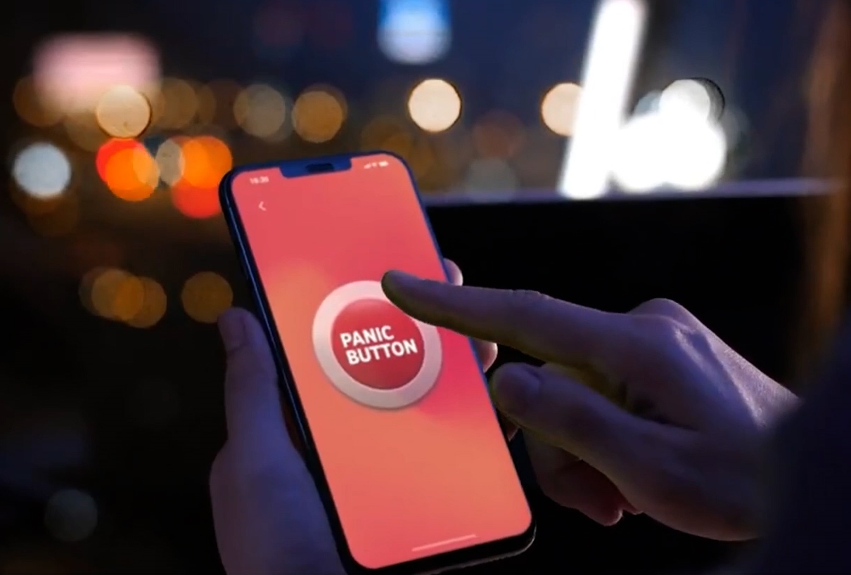 «Safe Youth»: Πώς θα λειτουργεί το «panic button» για νέους που τίθεται σε λειτουργεία σε λίγες μέρες