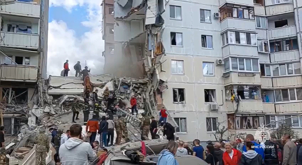 Ρωσία: «Βάρβαρος» ήταν ο βομβαρδισμός από τους Ουκρανούς ενός συγκροτήματος διαμερισμάτων στο Μπέλγκοροντ