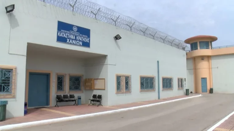 Χανιά: Ελεύθερος με περιοριστικούς όρους, ο φρουρός των φυλακών της Αγυιάς για την  εισαγωγή κινητών στο σωφρονιστικό κατάστημα