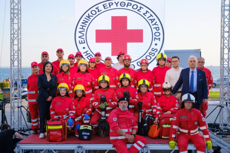 Θεσσαλονίκη: Εντυπωσιακή η επίδειξη πρώτων βοηθειών σε τροχαία ατυχήματα από τον Ελληνικό Ερυθρό Σταυρό