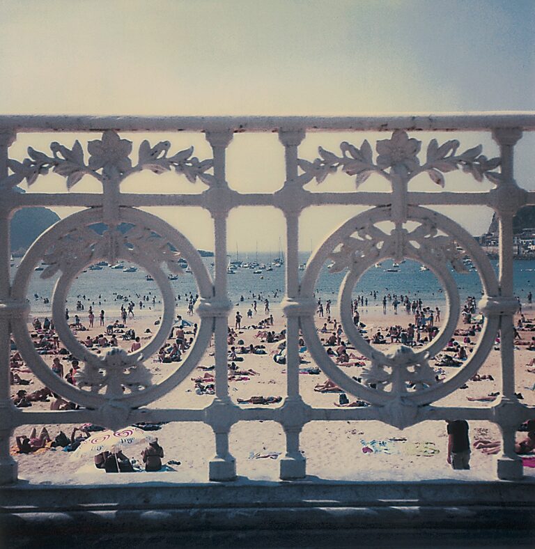 «ΙστορίεςΤης. Φωτογραφικές πρακτικές, 1974-2024»: Η γυναικεία φωτογραφική δημιουργία στο Μουσείο Φωτογραφίας και το Πειραματικό Κέντρο Τεχνών του MOMus