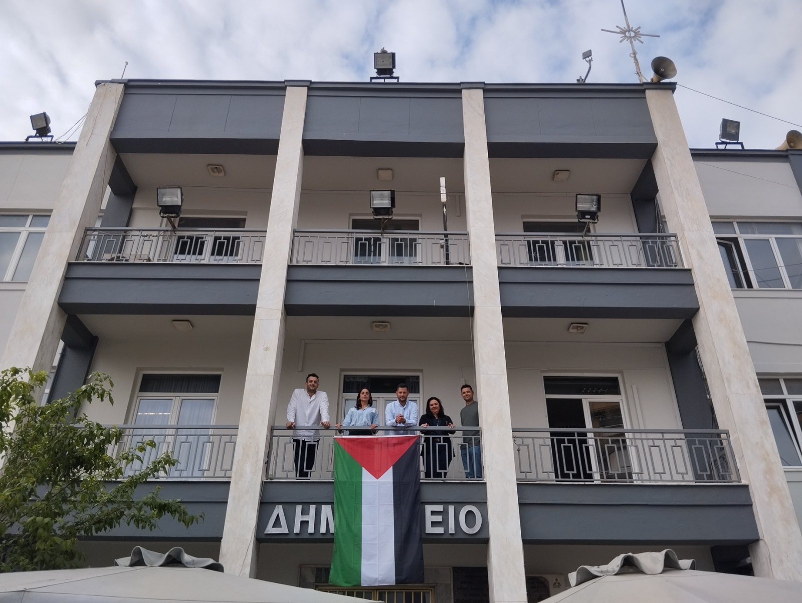 Η σημαία της Παλαιστίνης στο δημαρχείο Τυρνάβου