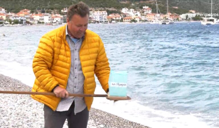 Τα περίφημα πασχαλινά φαναράκια στον κόλπο του Τυρού Αρκαδίας