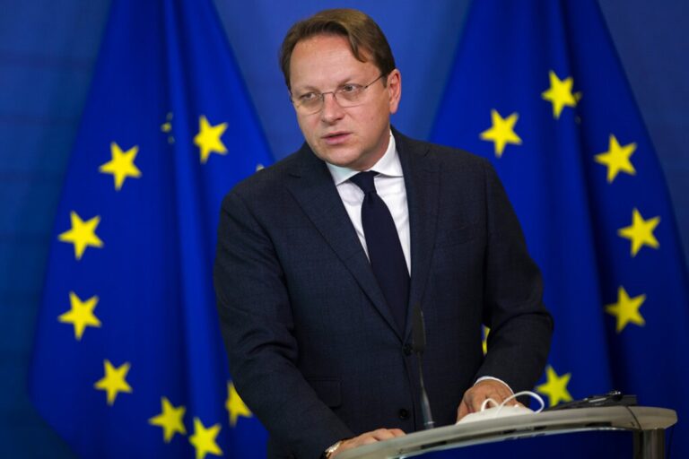 Σερβία – ΕΕ: Ο Επίτροπος Ολ. Βάρχελι κάλεσε την Σερβία να εναρμονίσει την εξωτερική πολιτική της με την ευρωπαϊκή