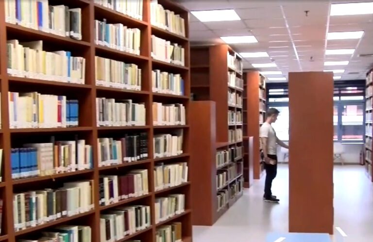 Αποκαλύπτοντας τη Δημόσια Κεντρική Βιβλιοθήκη Λάρισας “Κωνσταντίνος Κούμας”