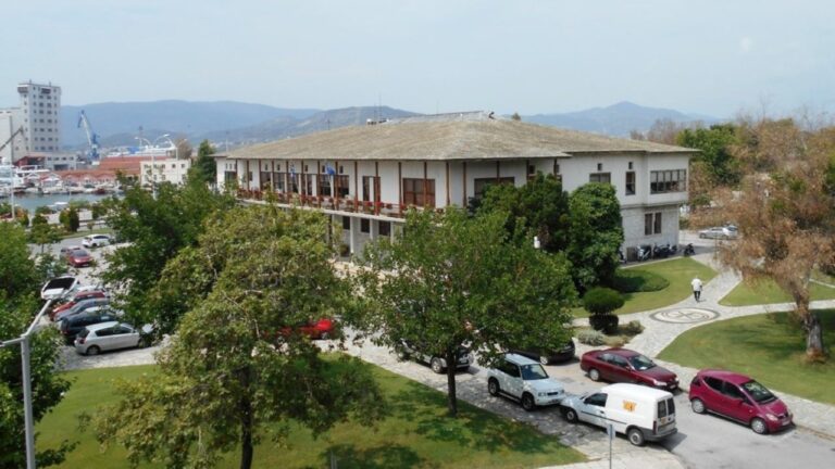 Ο Δήμος Βόλου καταγγέλλει δημοτική σύμβουλο για απρεπή συμπεριφορά σε βάρος εργαζόμενης