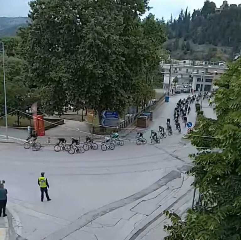 Ελασσόνα: Εντυπωσιακό το πέρασμα των αθλητών που συμμετέχουν στον Διεθνή Ποδηλατικό Γύρο Ελλάδας