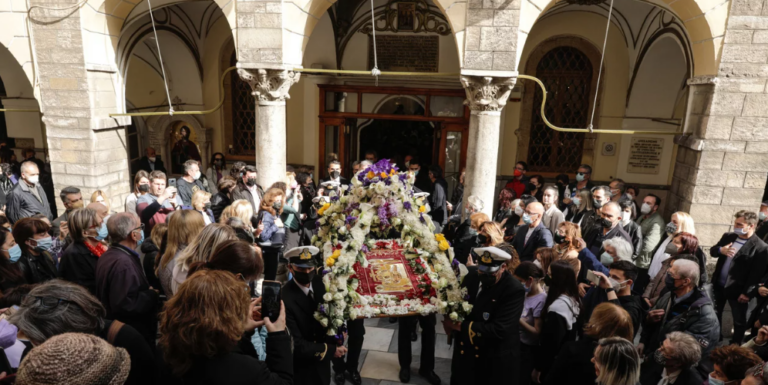 Θεσσαλονίκη: Κυκλοφοριακές ρυθμίσεις για την Περιφορά των Επιταφίων- Για πρώτη φορά συναντιούνται 5 Επιτάφιοι στην Πλατεία Αριστοτέλους