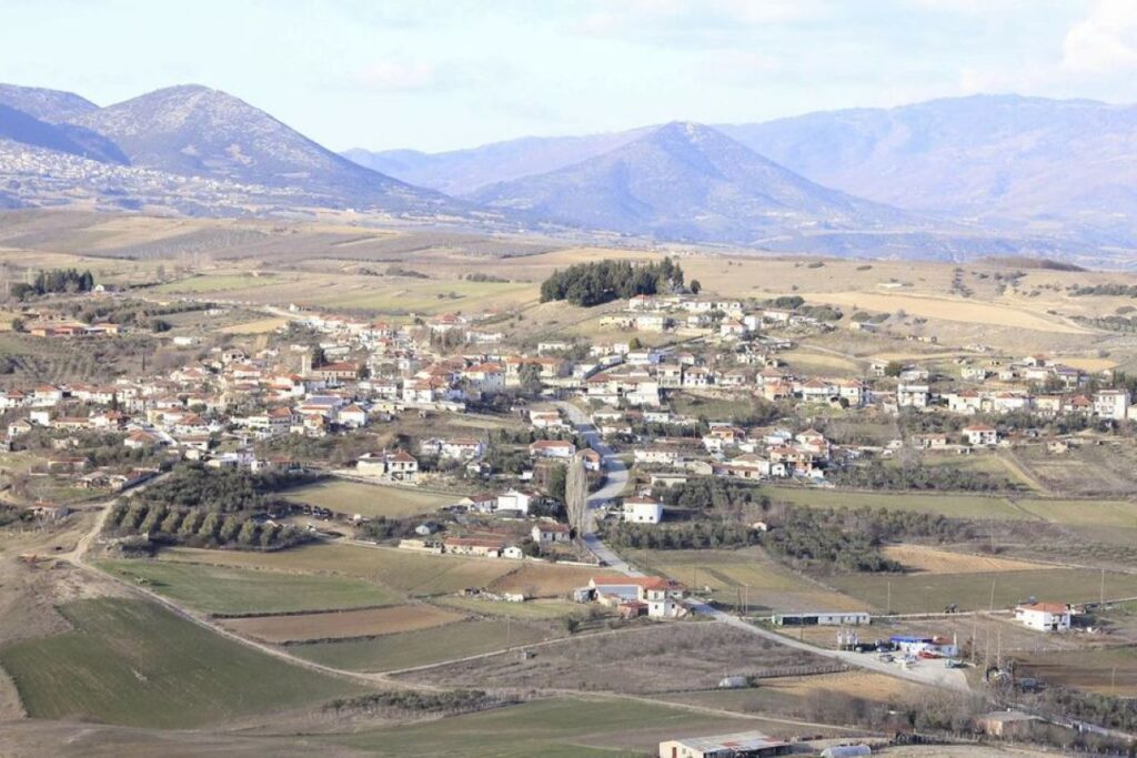 Στην Άζωρο Ελασσόνας παππούς 91 ετών μαζί στην κάλπη με εγγονό και δισέγγονο του